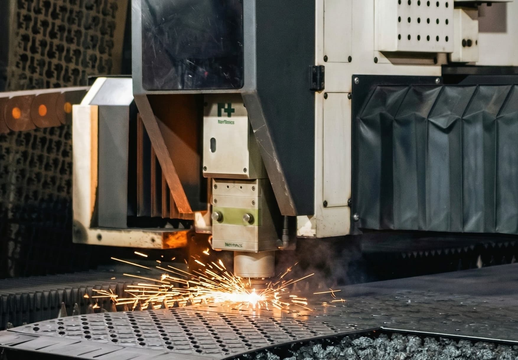 Máquinas-Ferramenta e Periféricos Industriais — equipamento e módulos